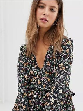 V-Neck Floral Long-Sleeve Mini Dress in Black